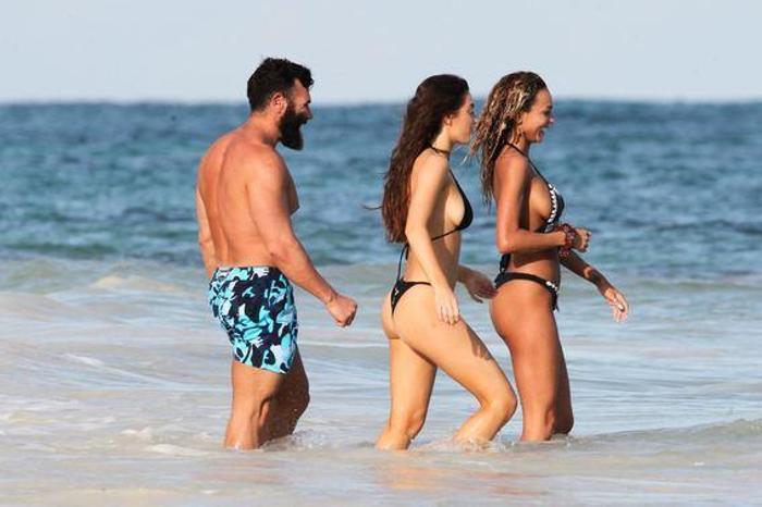 Dan Bilzerian ve kız arkadaşları tatilde
