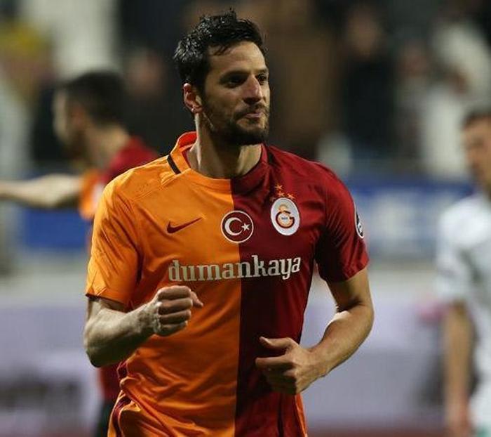 Galatasarayda Burak Yılmaz ve Selçuk İnan bombası...