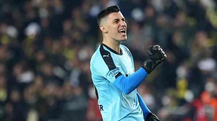 BERKE ÖZER, AVRUPAYA SICAK