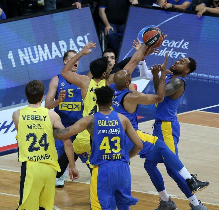 Fenerbahçeden Maccabiye bayrak misillemesi