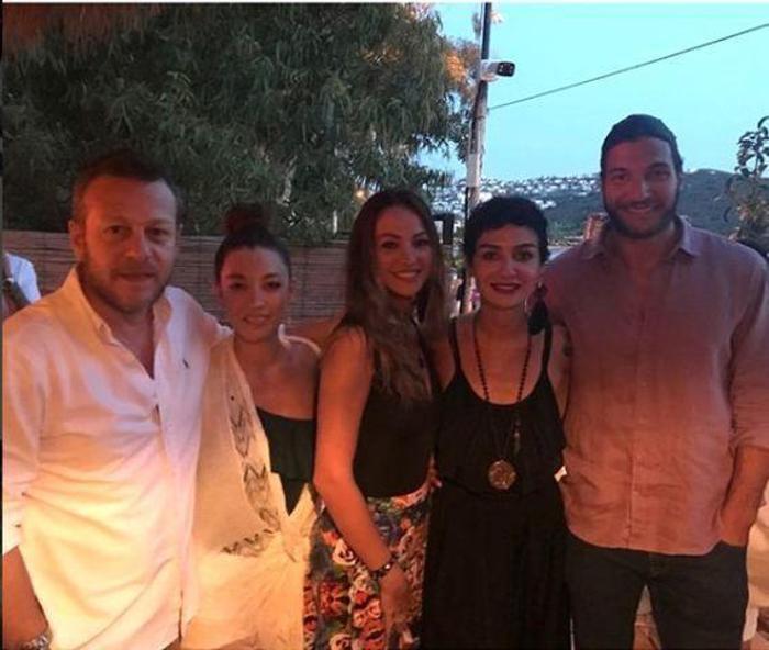 Birce Akalay, yeni yaşını yakın dostları ve sevgilisiyle kutladı