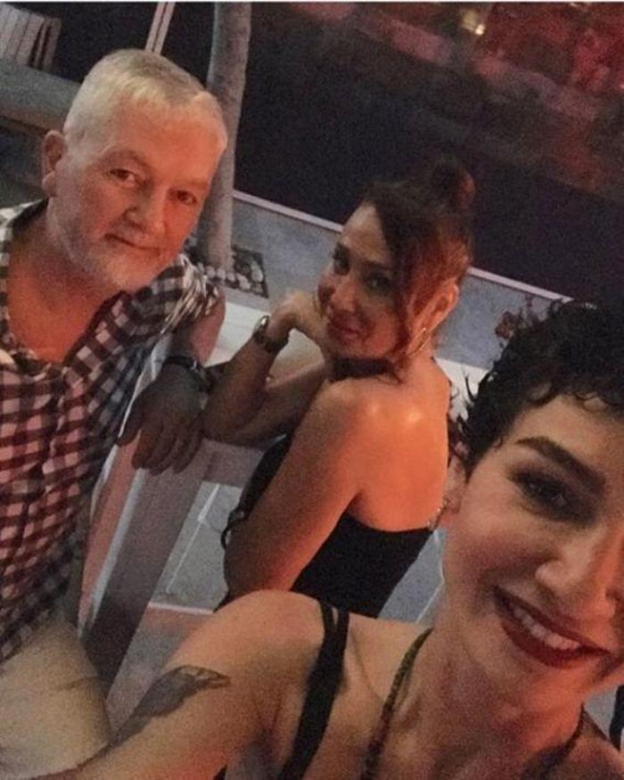 Birce Akalay, yeni yaşını yakın dostları ve sevgilisiyle kutladı