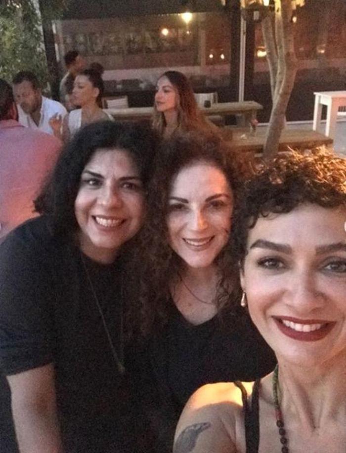Birce Akalay, yeni yaşını yakın dostları ve sevgilisiyle kutladı
