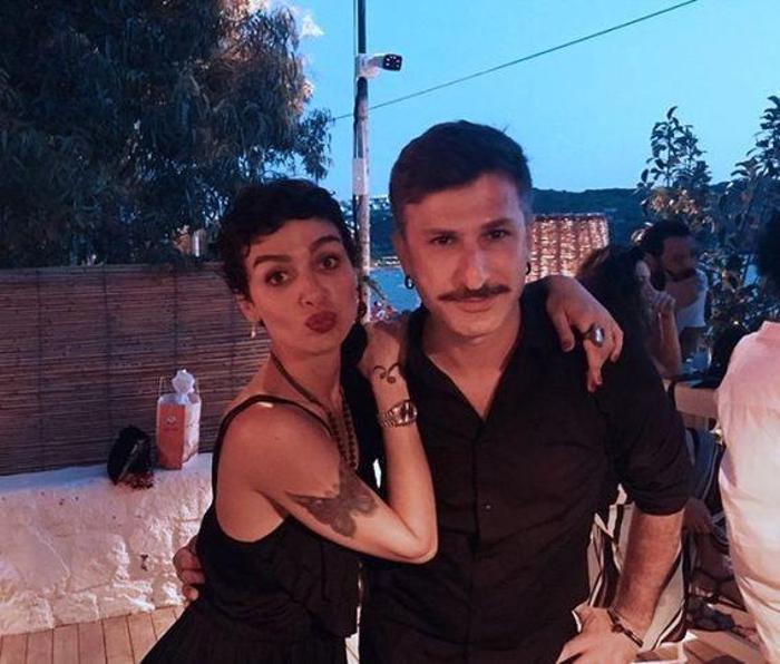 Birce Akalay, yeni yaşını yakın dostları ve sevgilisiyle kutladı