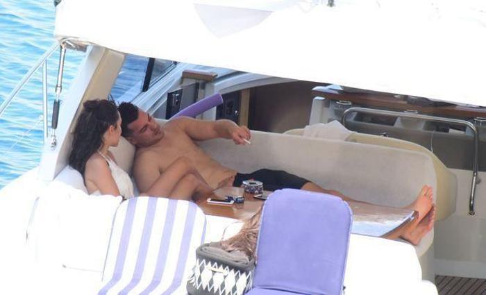 Çağatay Ulusoy ve Duygu Sarışın tatilde