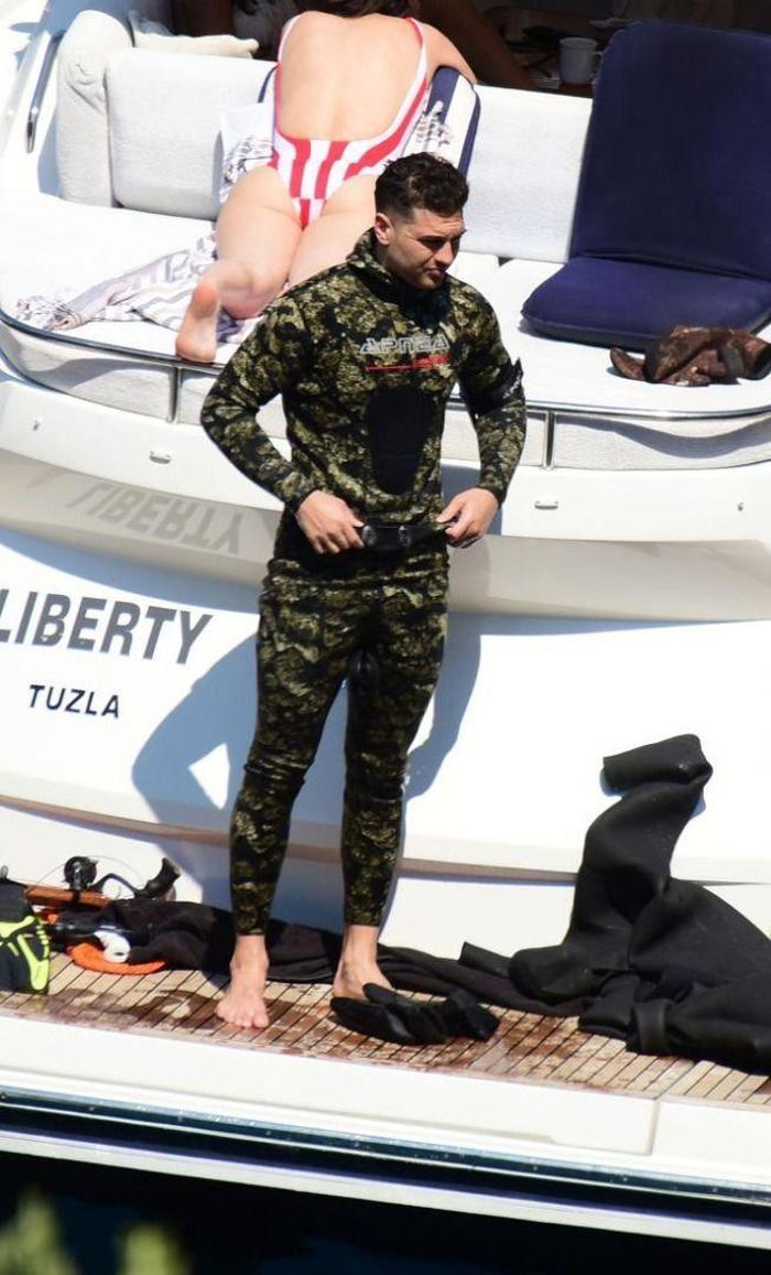 Çağatay Ulusoy ve Duygu Sarışın tatilde
