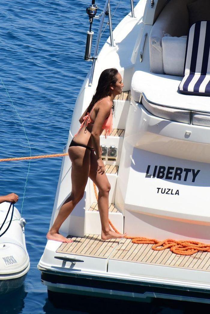 Çağatay Ulusoy ve Duygu Sarışın tatilde