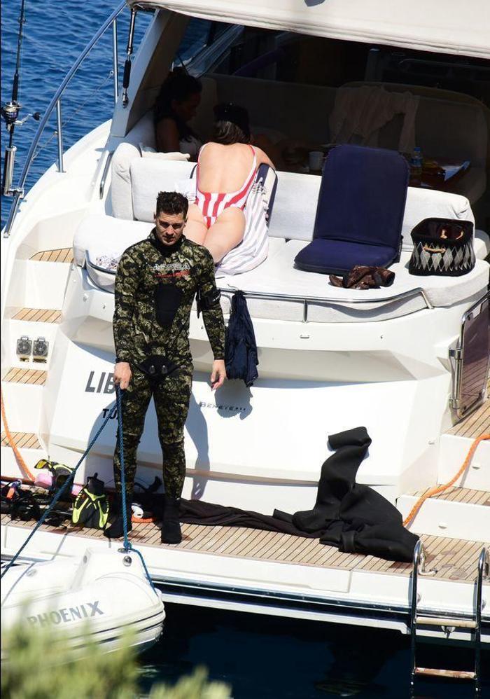Çağatay Ulusoy ve Duygu Sarışın tatilde