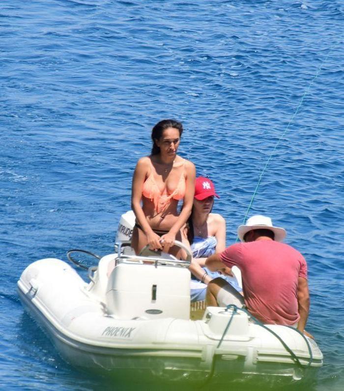 Çağatay Ulusoy ve Duygu Sarışın tatilde
