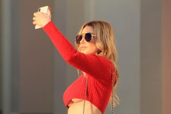 Ana Braganın enteresan yürüyüş kıyafeti