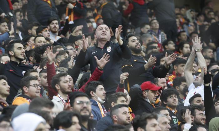 Fanatik yazarları Galatasaray - Kayserispor maçını değerlendirdi: Karanlığa doğru