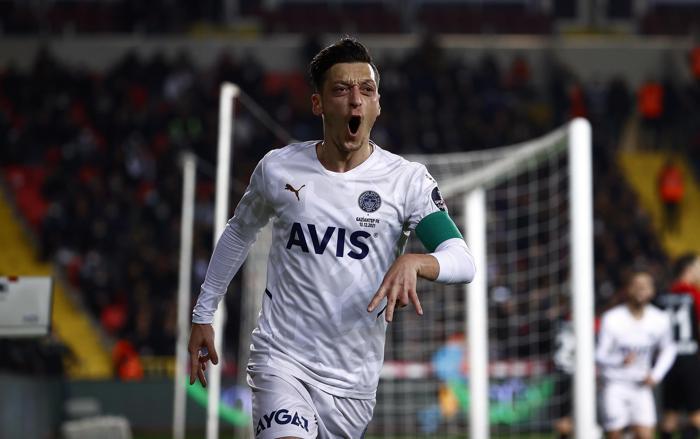 Fenerbahçenin olmazsa olmazı Mesut Özil Süper Lige damga vuran istatistikler
