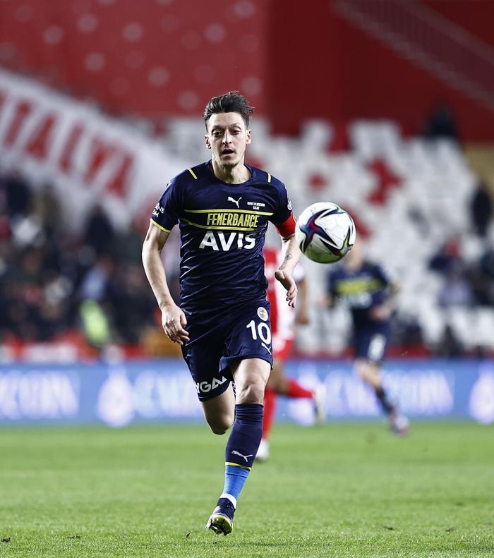 Fenerbahçenin olmazsa olmazı Mesut Özil Süper Lige damga vuran istatistikler