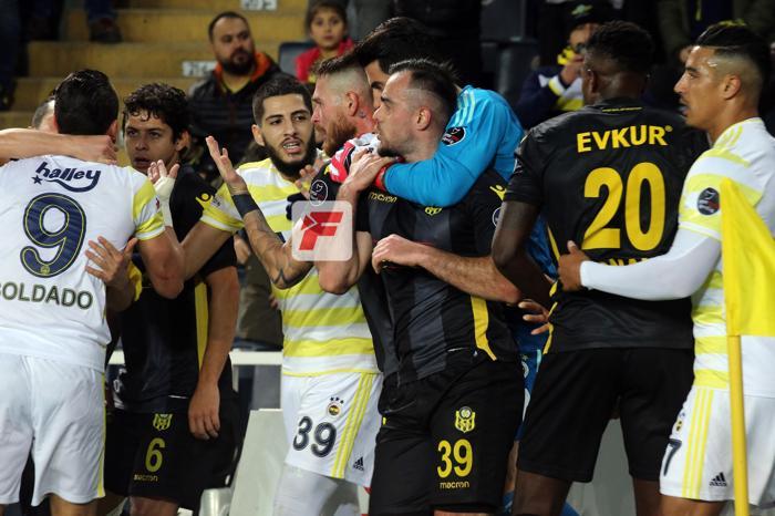 Guilhermenin yaptığı hareket Fenerbahçeli futbolcuları çıldırttı
