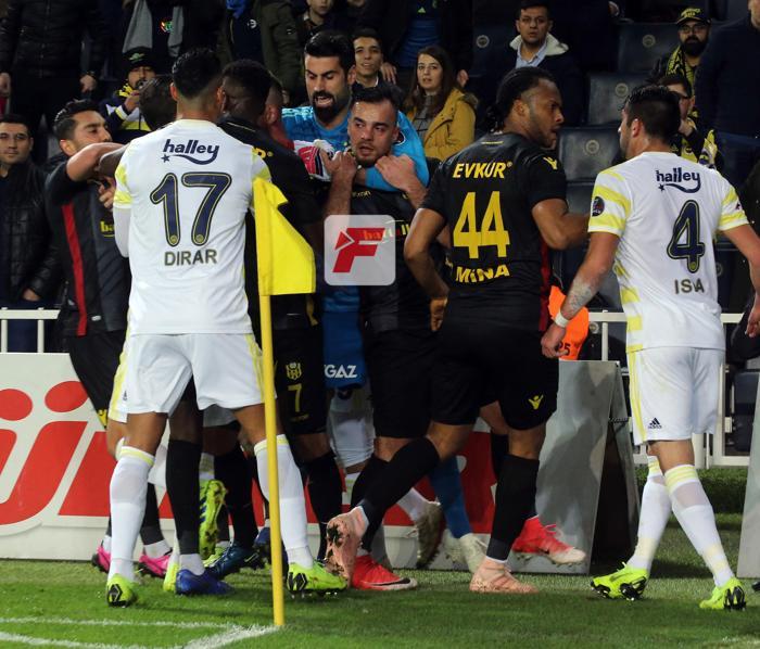 Guilhermenin yaptığı hareket Fenerbahçeli futbolcuları çıldırttı
