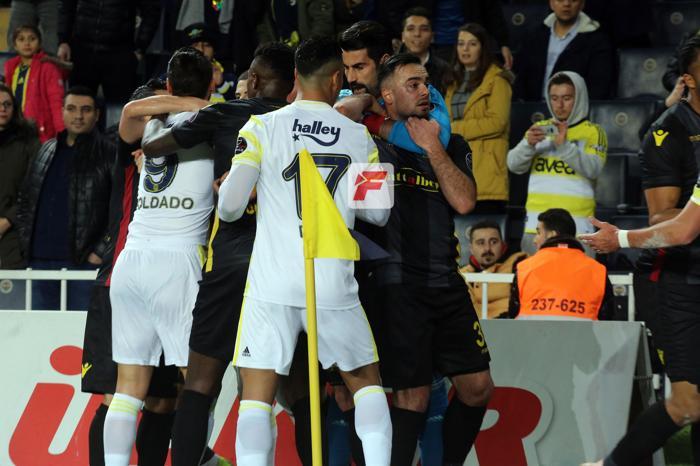 Guilhermenin yaptığı hareket Fenerbahçeli futbolcuları çıldırttı