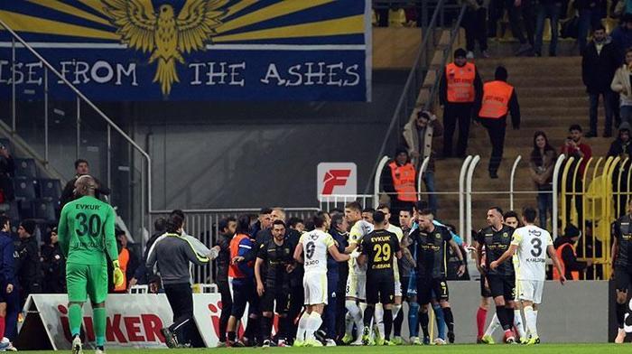 Guilhermenin yaptığı hareket Fenerbahçeli futbolcuları çıldırttı