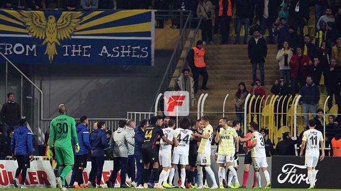 Guilhermenin yaptığı hareket Fenerbahçeli futbolcuları çıldırttı