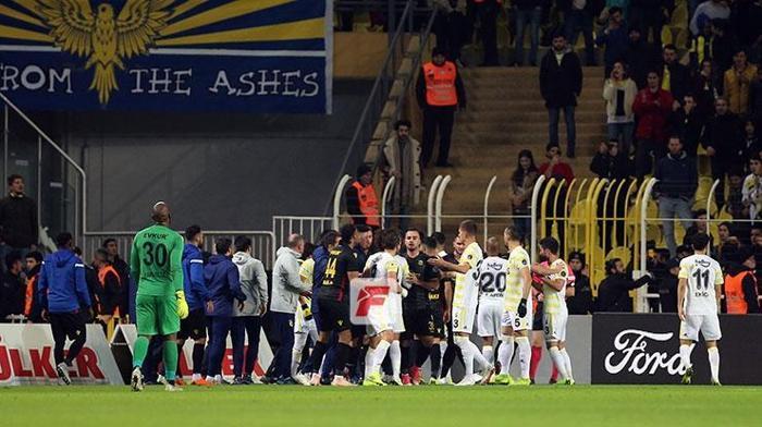 Guilhermenin yaptığı hareket Fenerbahçeli futbolcuları çıldırttı