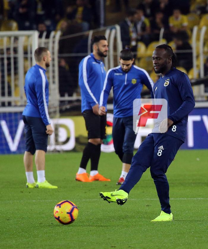 Fenerbahçeli taraftarlardan sert tepki: Çubukluyu çıkarın çıplak oynayın