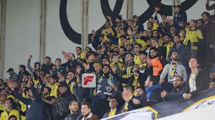 Fenerbahçeli taraftarlardan sert tepki: Çubukluyu çıkarın çıplak oynayın