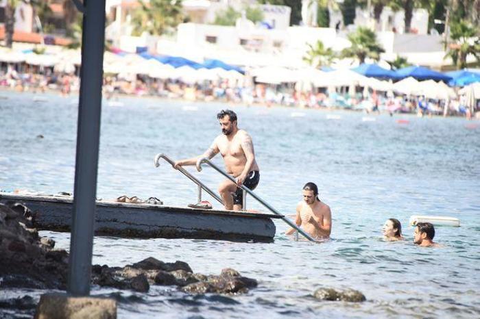 Celil Nalçakan ve Ceren Kahyaoğlu aşkı Bodrumda ortaya çıktı