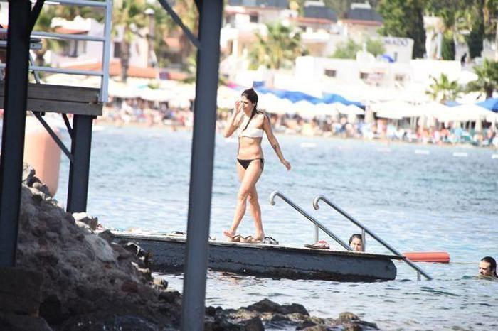 Celil Nalçakan ve Ceren Kahyaoğlu aşkı Bodrumda ortaya çıktı