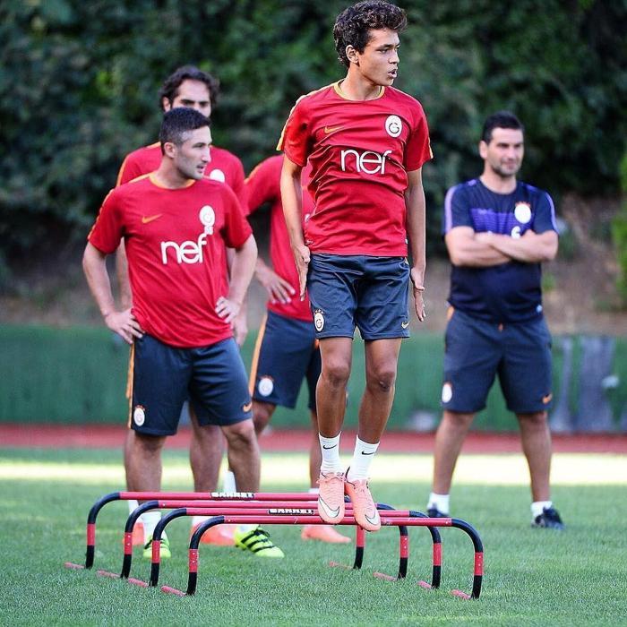 Galatasaraylı Mustafa Kapı durdurulamıyor