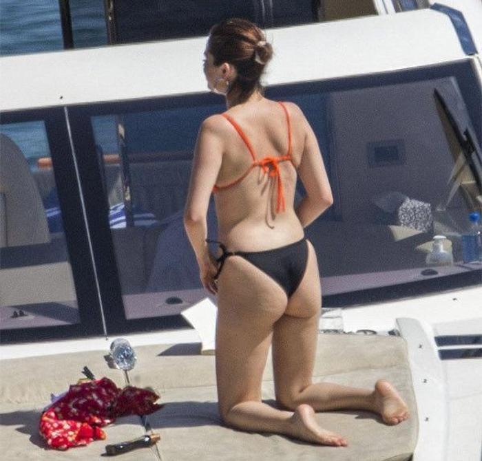 Ayrılığı çabuk unuttu Selena Gomezin güneş banyosu