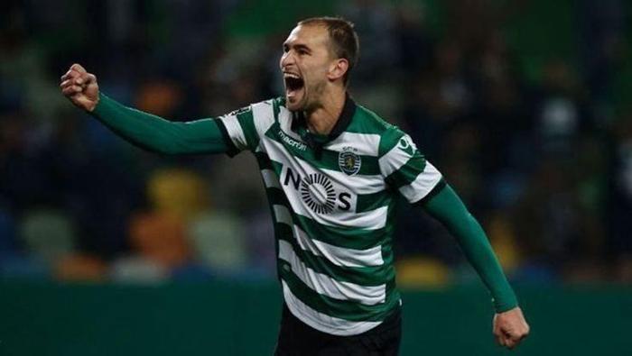 Pivot golcü Bas Dost