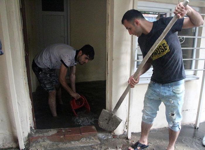 İstanbulda sağanak hayatı felç etti
