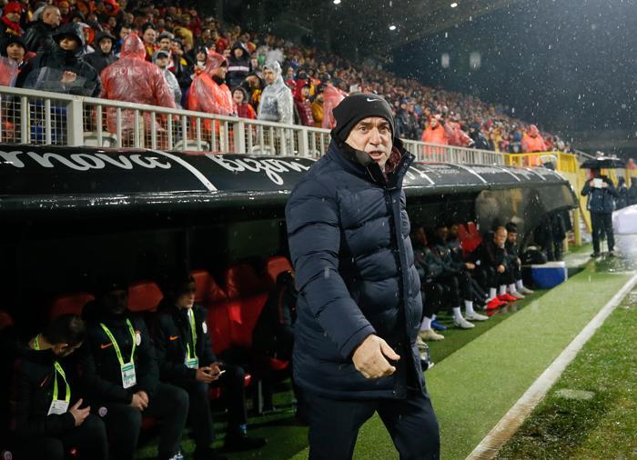 Galatasaray yönetimi köşeye sıkıştı
