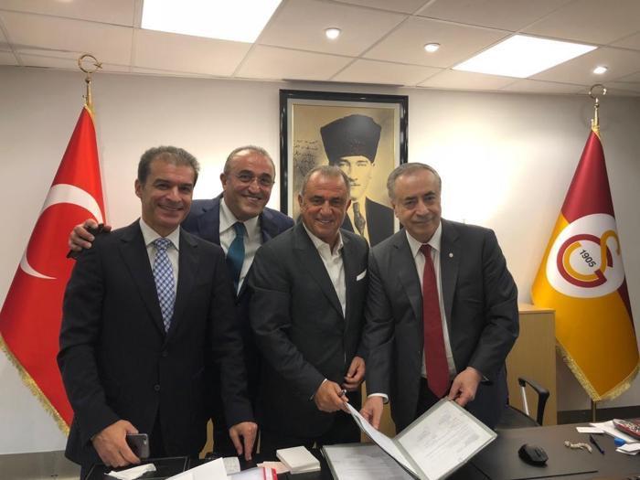 Galatasaray yönetimi köşeye sıkıştı