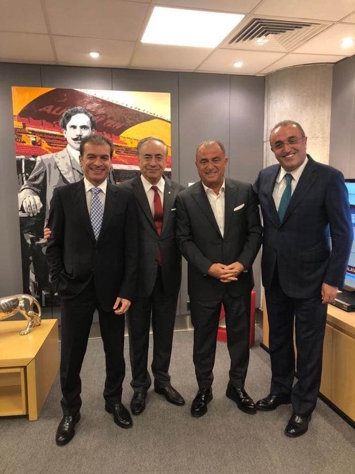 Galatasaray yönetimi köşeye sıkıştı