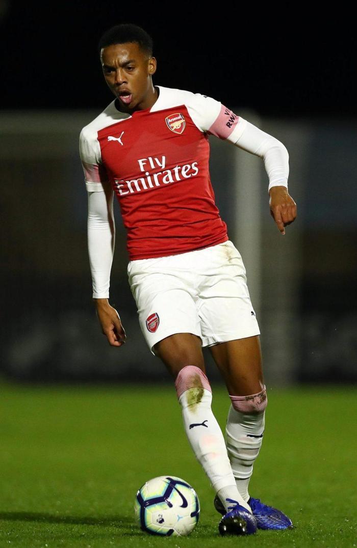 Eglantine Flore Aguilar, Arsenalin genç yıldızı Joe Willock ile geçirdiği geceyi anlattı