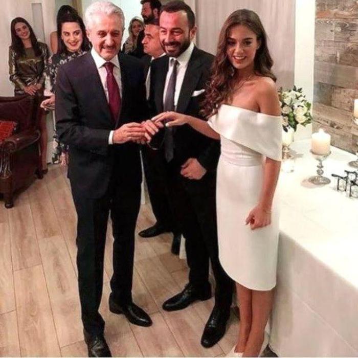 Bensu Soral ile Hakan Baş nişanlandı