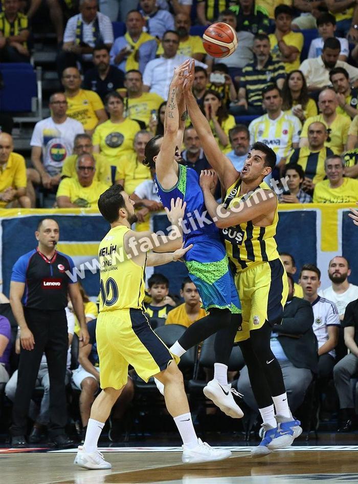 Fenerbahçe Doğuş ve Ali Koçun şampiyonluk coşkusu