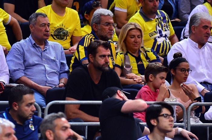 Mehmet Okur da salondaydı