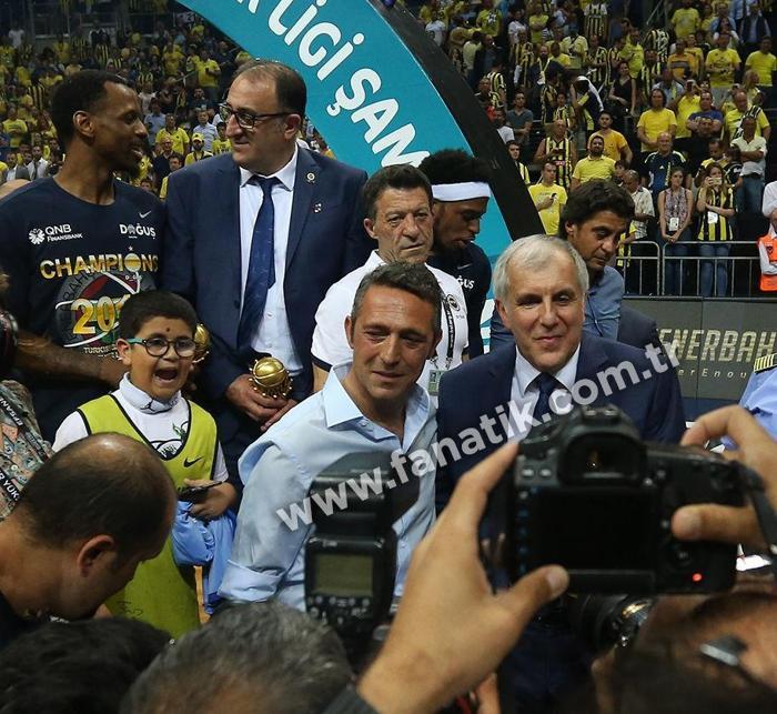 Ali Koçtan takıma tebrik