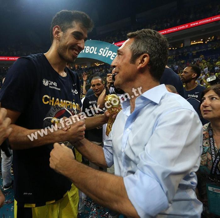 Fenerbahçe Doğuş ve Ali Koçun şampiyonluk coşkusu