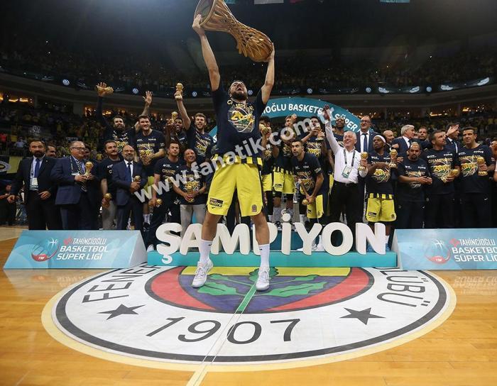 Şampiyon kupasını aldı