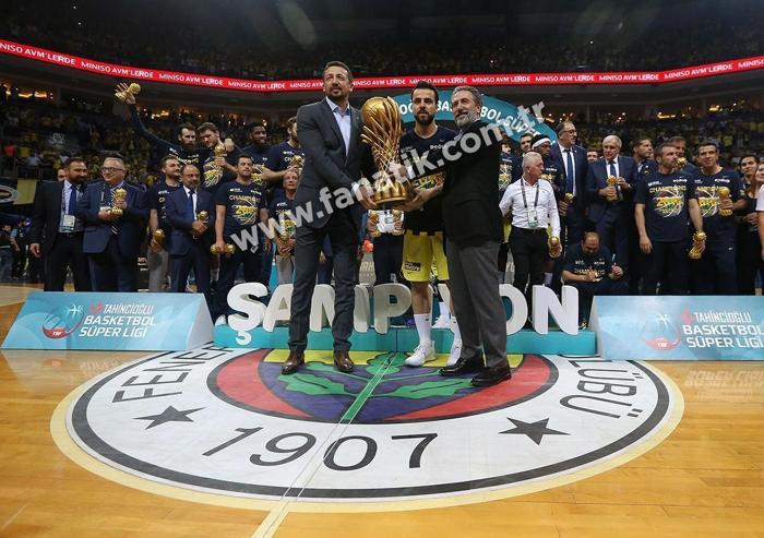 Fenerbahçe Doğuş ve Ali Koçun şampiyonluk coşkusu
