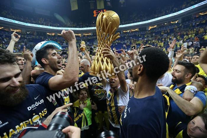 Fenerbahçe Doğuş ve Ali Koçun şampiyonluk coşkusu