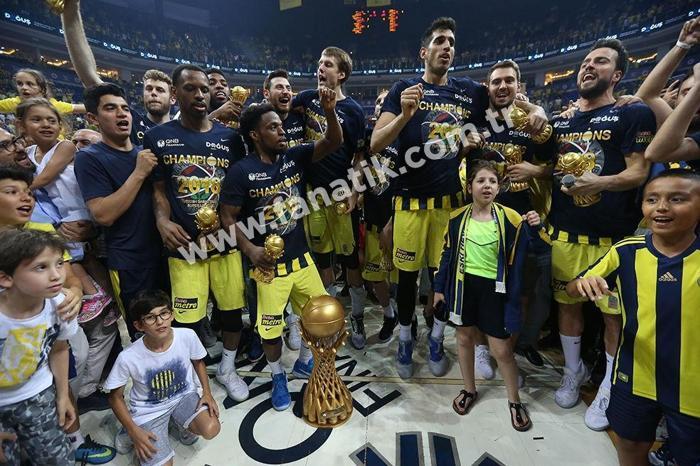 Fenerbahçe Doğuş ve Ali Koçun şampiyonluk coşkusu