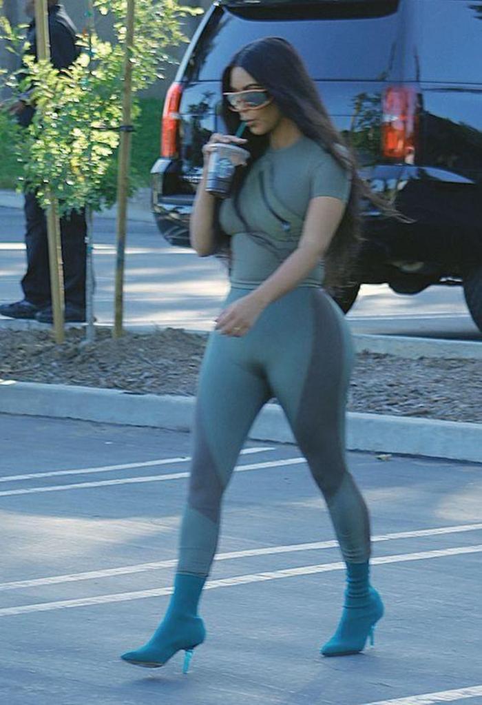 Kim Kardashian ve Kylie Jenner ikiz gibi