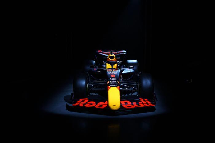 Formula 1de Red Bull, 2022 sezonunda kullanacağı aracını tanıttı