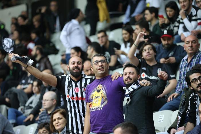 Beşiktaş Sompo Japan - Fenerbahçe Beko maçından ekrana yansımayanlar