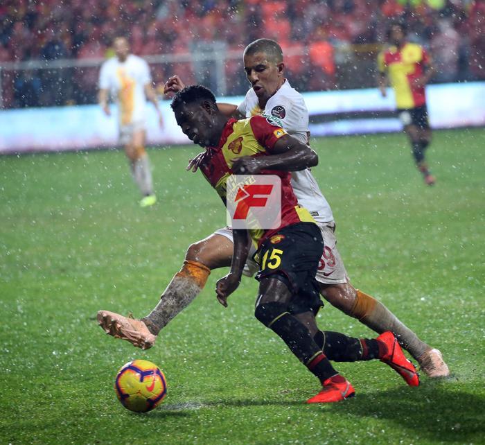 Galatasarayda Muslera ile Maicon kısa süreli tartıştı