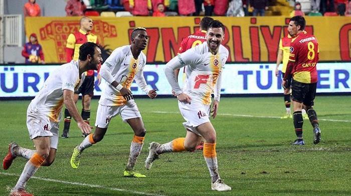Galatasarayda Muslera ile Maicon kısa süreli tartıştı