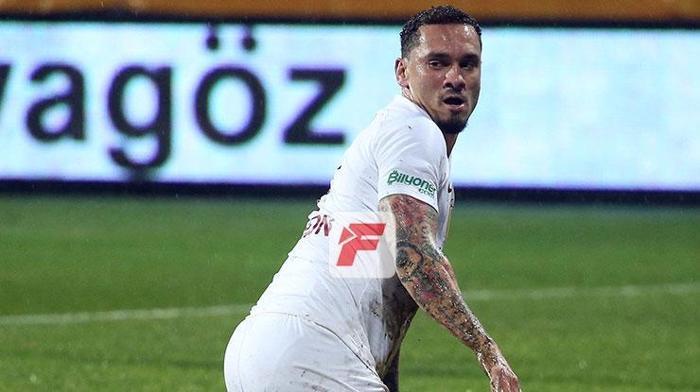 Galatasarayda Muslera ile Maicon kısa süreli tartıştı